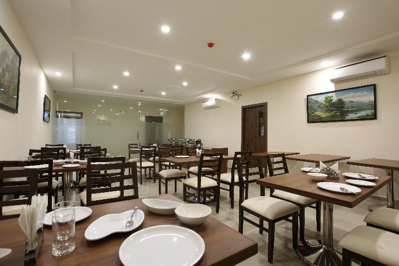 Ocean Suites Hotel مومباي المظهر الخارجي الصورة